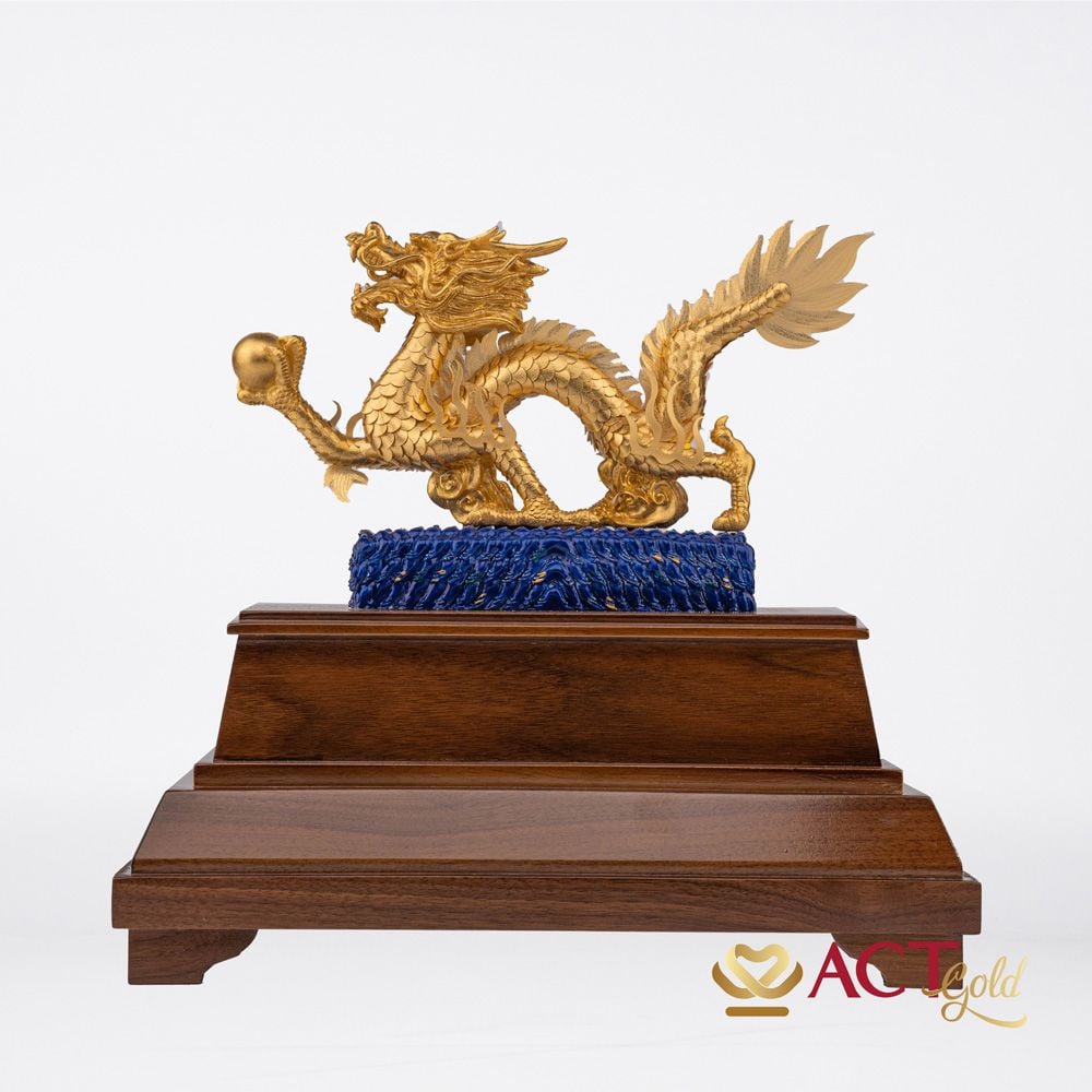 Biểu trưng dát vàng - Quà Tặng Dát Vàng - Công Ty TNHH Q&V